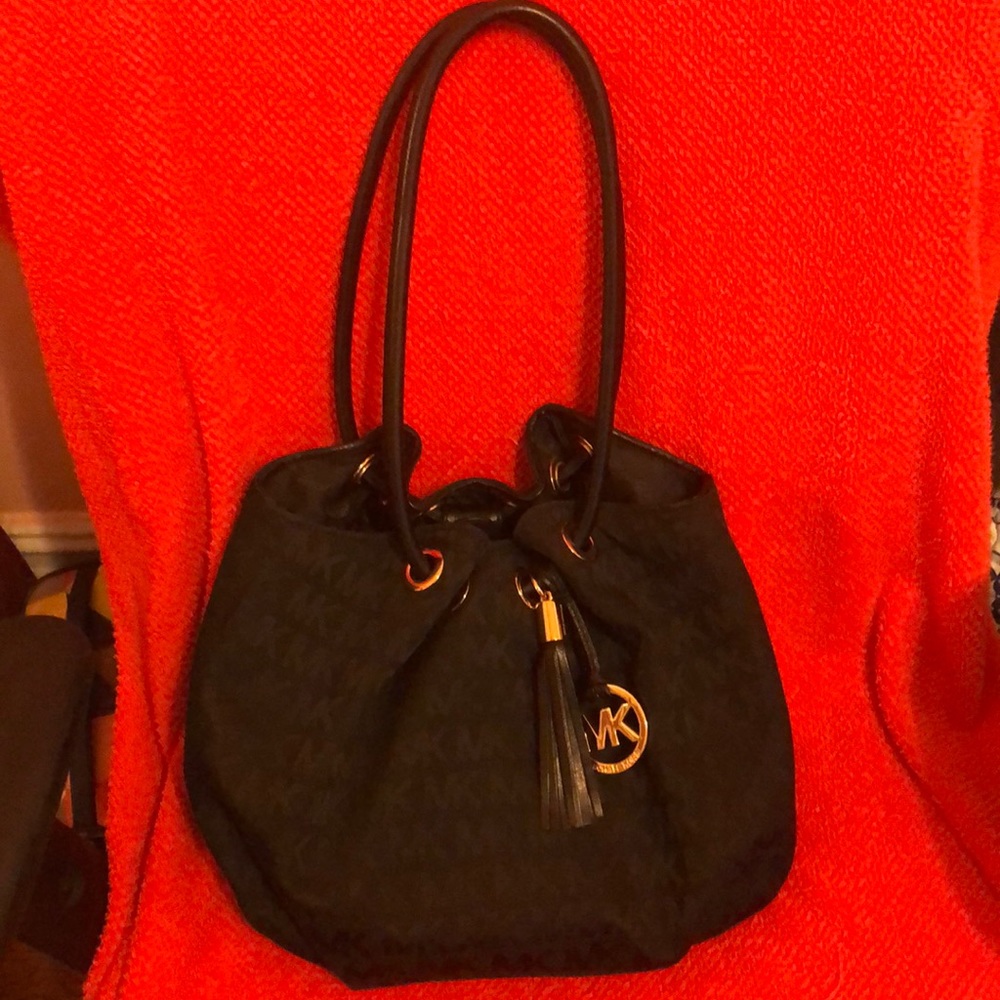 MK bag l used bag but looks new
